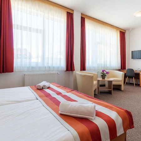 Fordan Hotel Печ Екстериор снимка