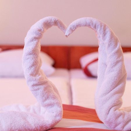 Fordan Hotel Печ Екстериор снимка