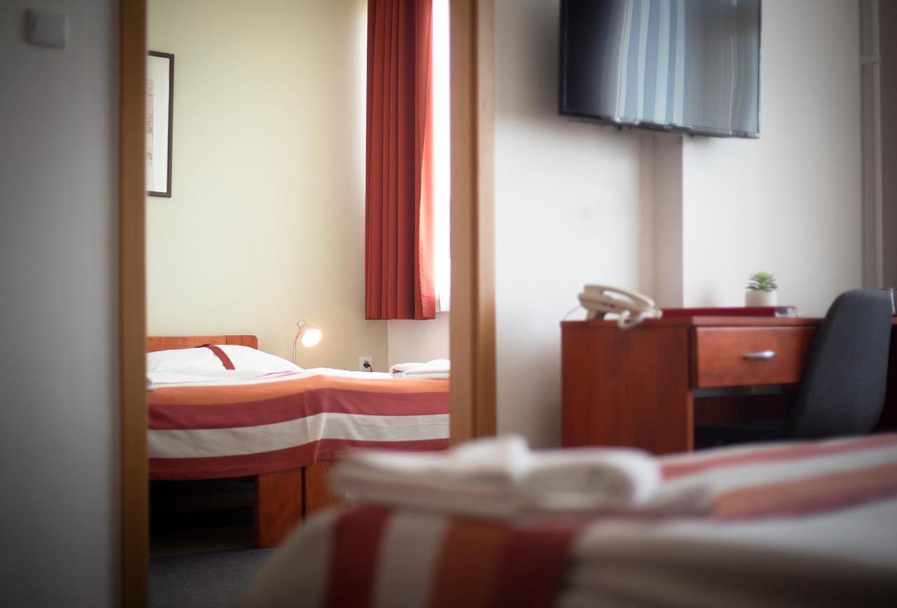 Fordan Hotel Печ Екстериор снимка