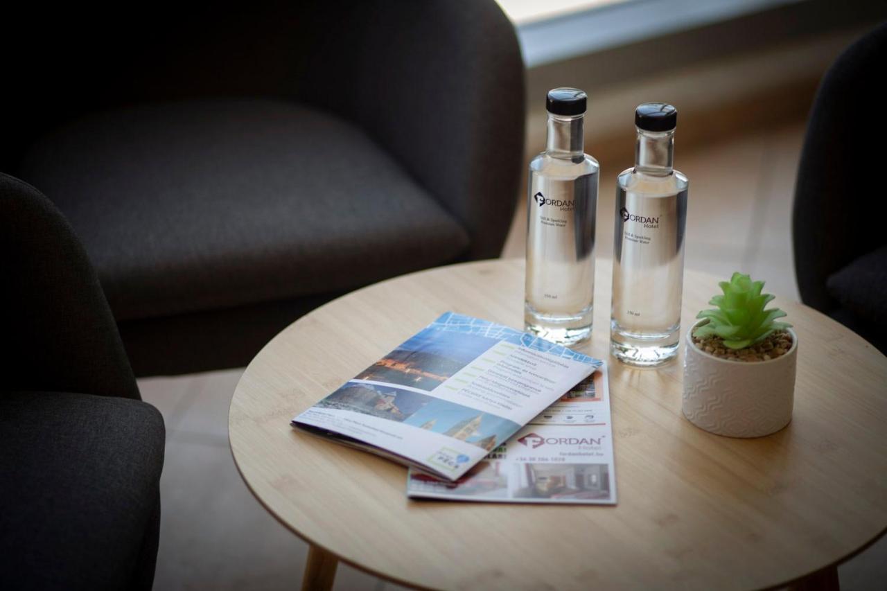 Fordan Hotel Печ Екстериор снимка