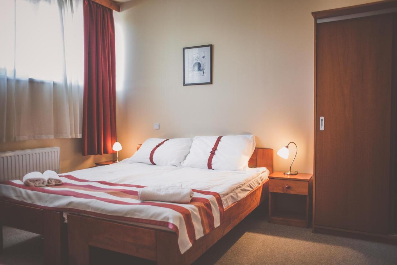 Fordan Hotel Печ Екстериор снимка