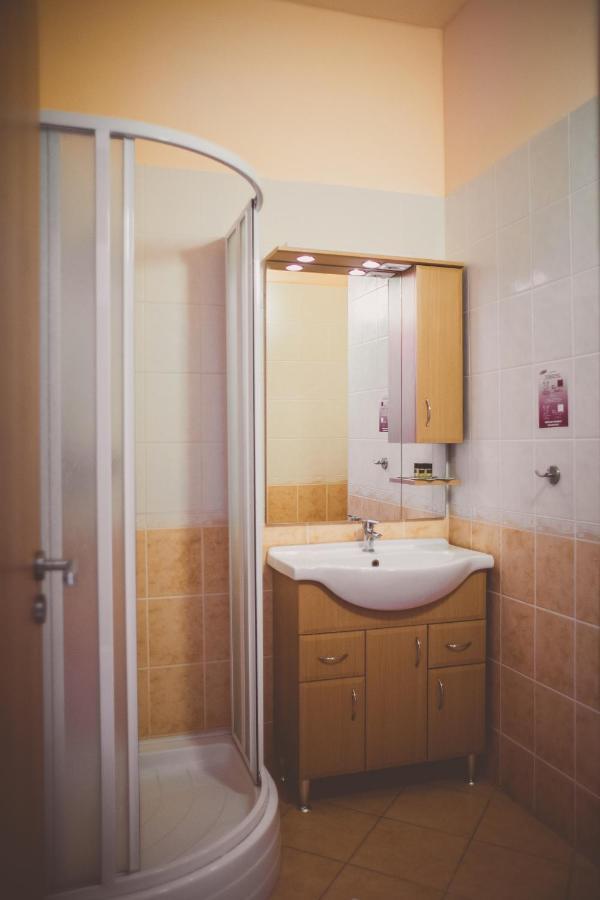 Fordan Hotel Печ Екстериор снимка