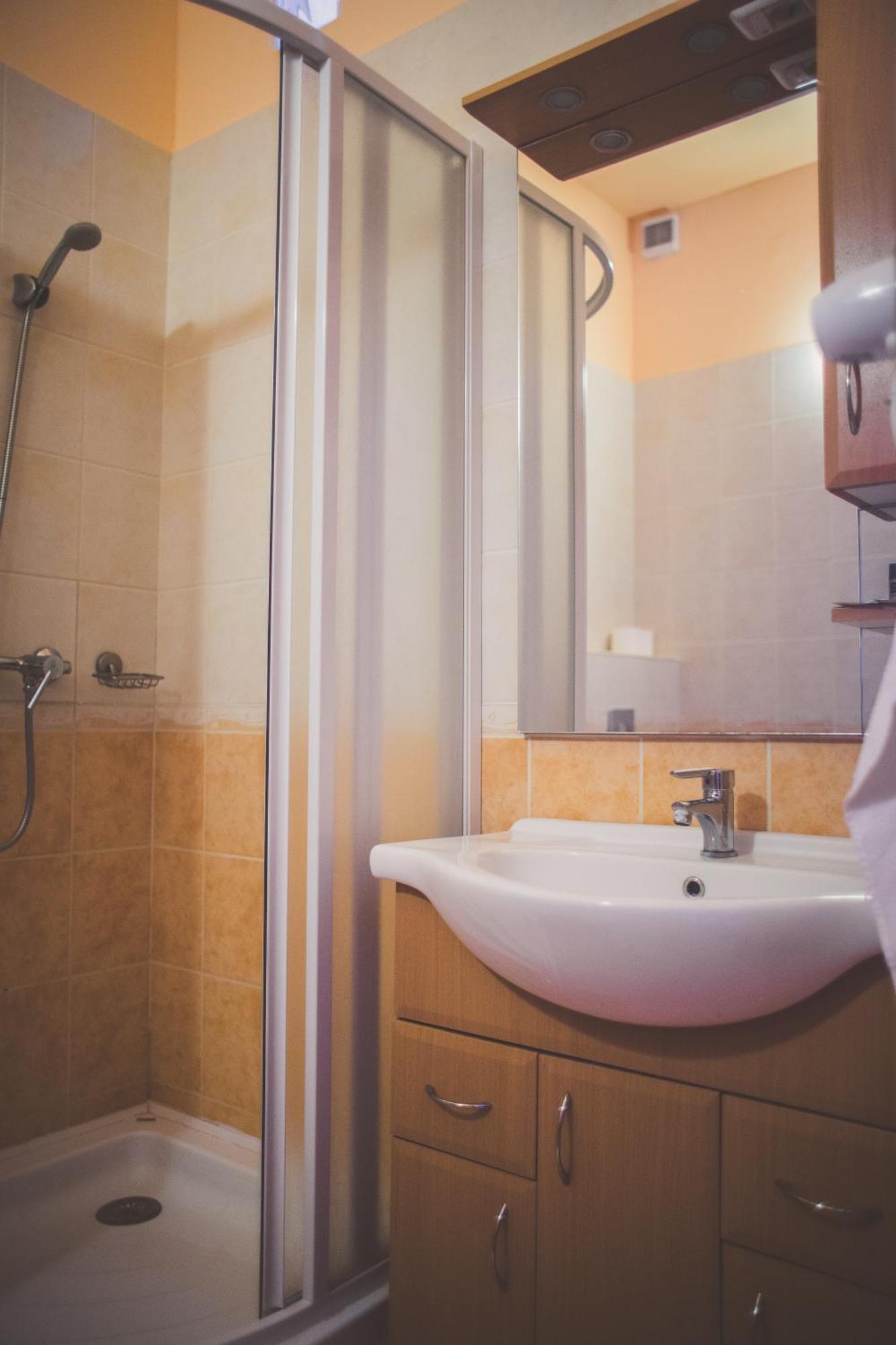 Fordan Hotel Печ Екстериор снимка