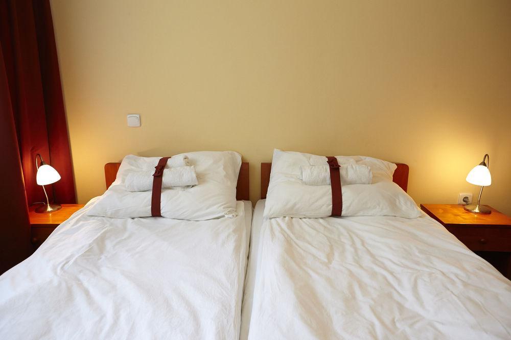 Fordan Hotel Печ Екстериор снимка