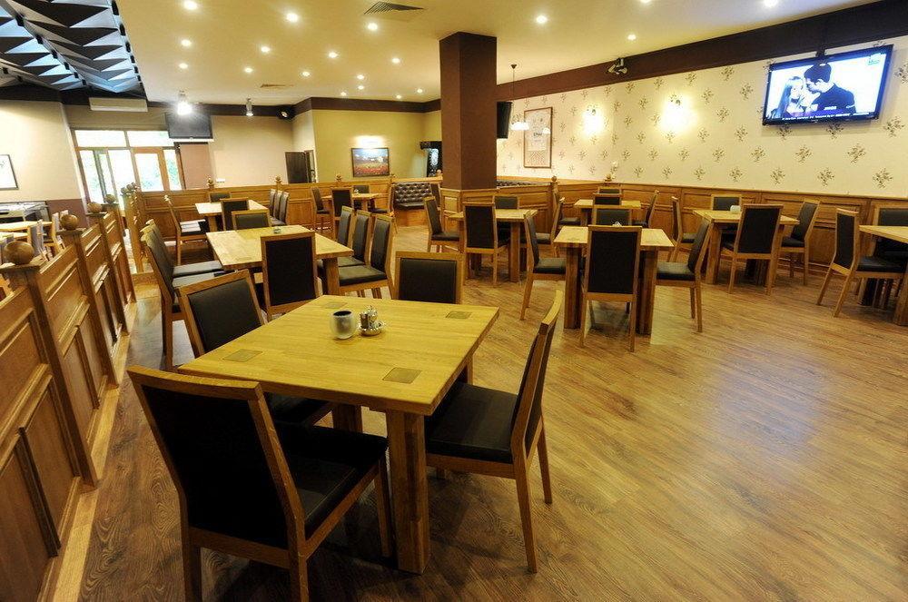 Fordan Hotel Печ Екстериор снимка